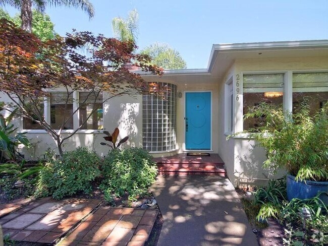 Building Photo - Charming Land Park Home. Modern Comfort Me...