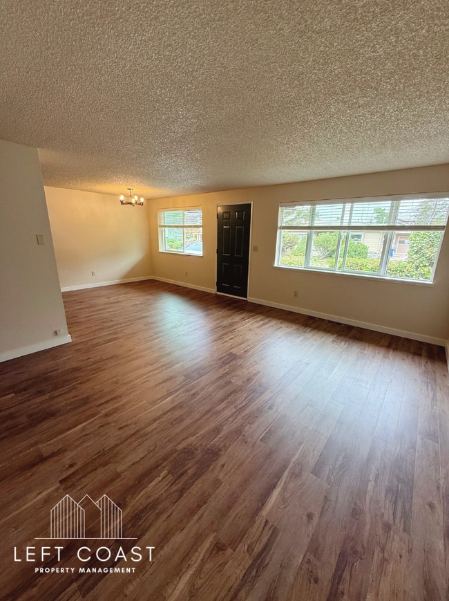 Photo - 310 S Point St