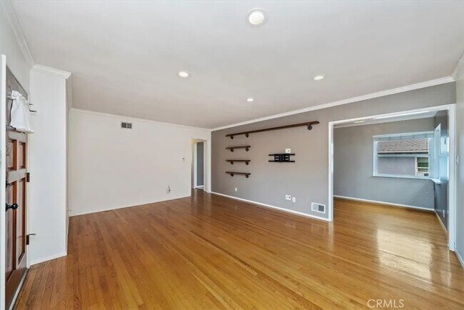 Living Room - 1425 E 1st St Unit #11