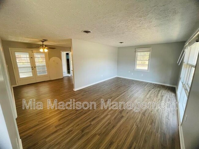 Photo - 11 Catherine Cir