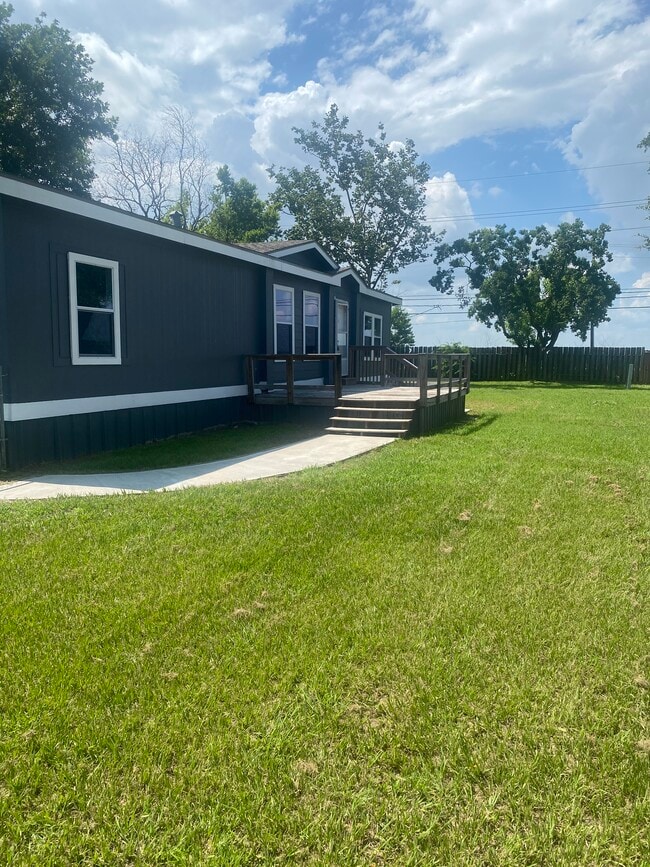 Building Photo - 2319 W Osage Dr