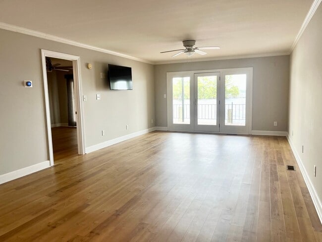 Photo - 110 N Water St