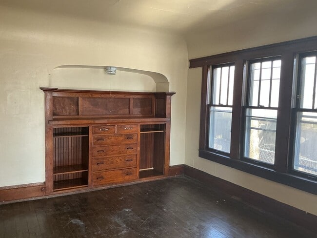 Photo - 3716-3718 W Roberts St Unit Lower