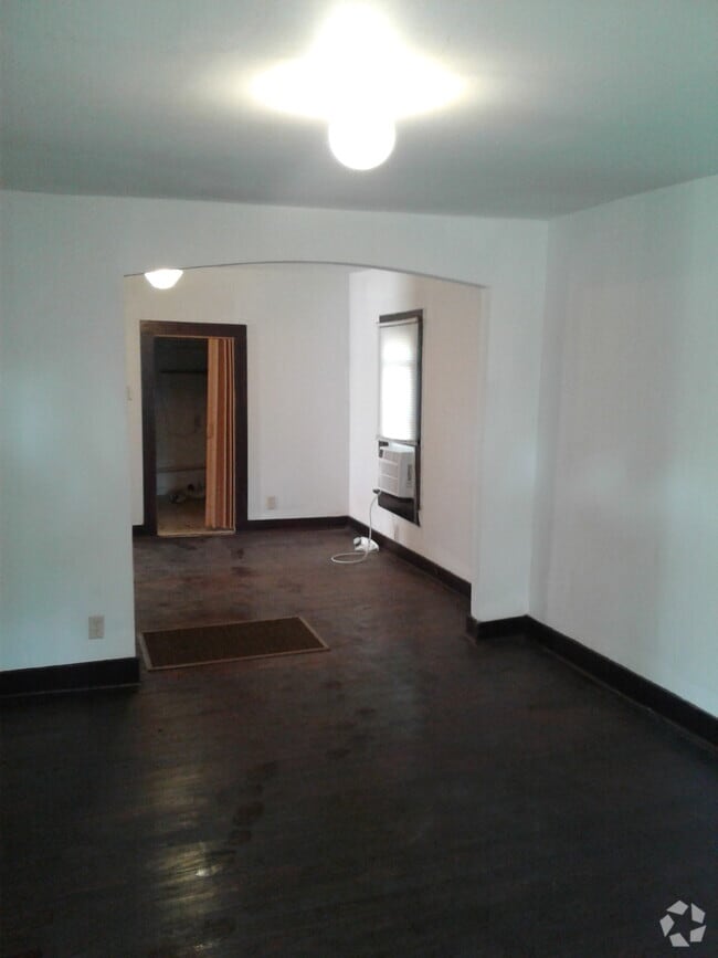 Building Photo - 2853 W Olive St Rental
