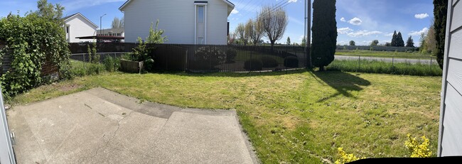 Fenced back yard - 3606 White Oak Ct NE