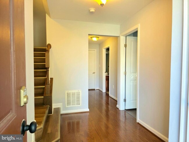 Building Photo - 5323 Smith's Cv Ln Rental