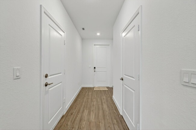 Photo - 305 SE Crossoak Ln