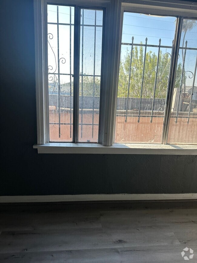 Building Photo - 4524 Avalon Blvd Unit 4524 1/2 Rental