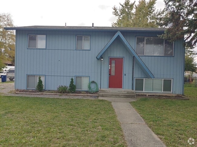 Building Photo - 4 Bedroom, 2 Bath Home Central Coeur d'Alene