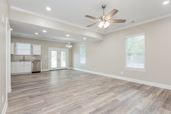 Photo - 503 E Cloninger St
