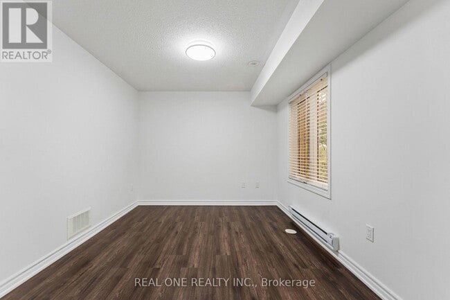 Photo - 30 Henneberry Ln