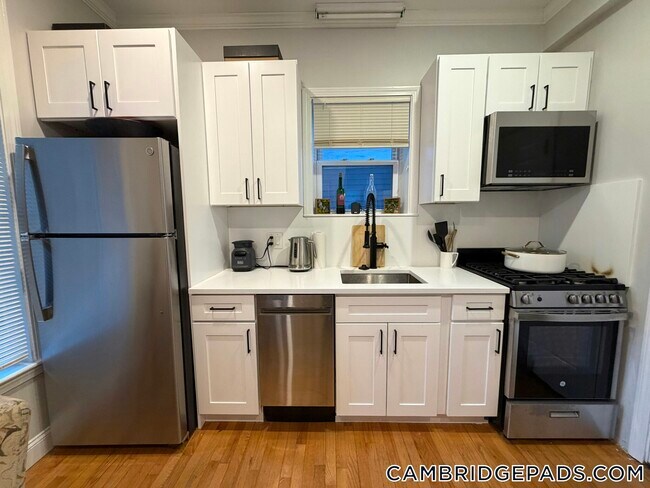 Photo - 1576 Cambridge St Unit 1R