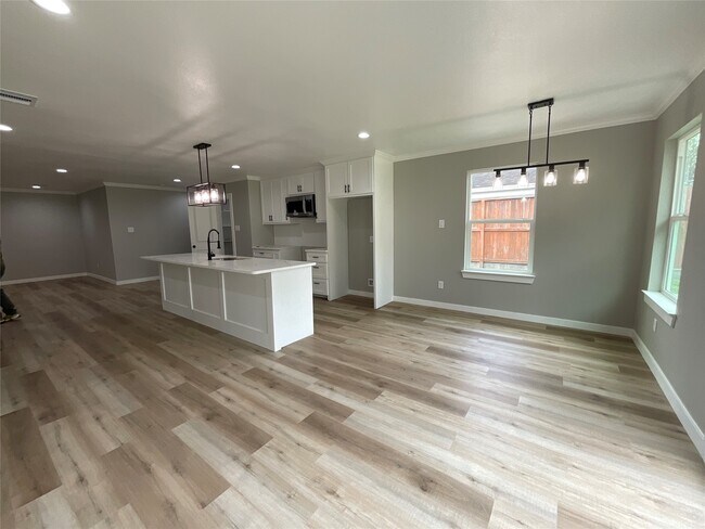 Photo - 7735 Meadville St