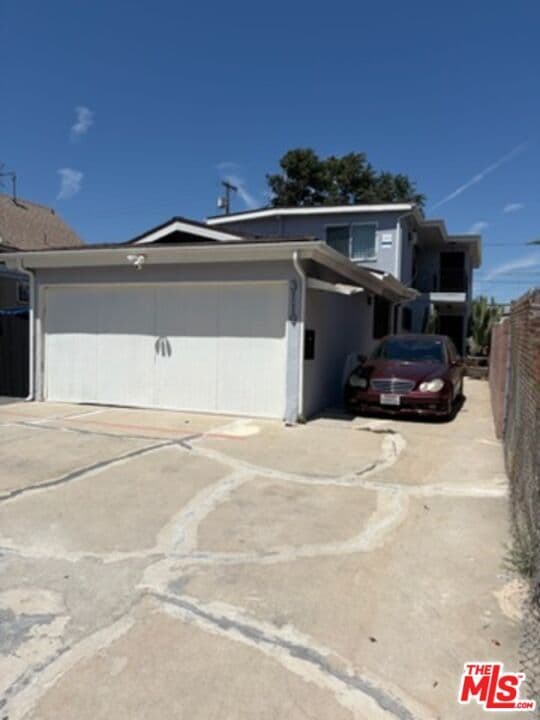 Building Photo - 3119 W 71st St Unit #2