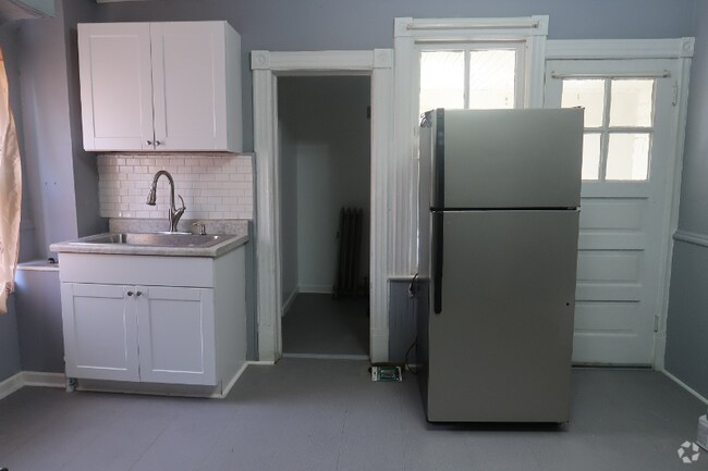 Building Photo - 9812 S Avenue H Unit Floor 2 Rental