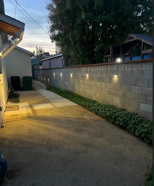 Building Photo - 8130 Sylmar Ave