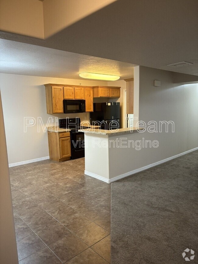 Building Photo - 2510 Charleston Ave Unit B11 Rental