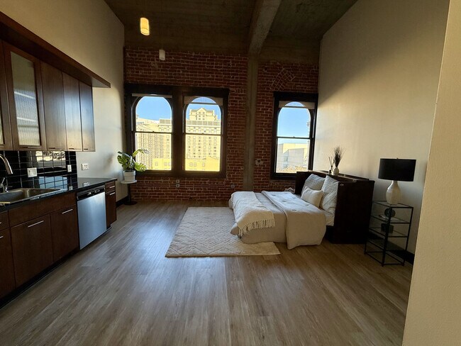 Photo - Sainte Claire Building