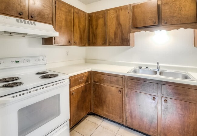 Photo - 1438 N Meridian Rd