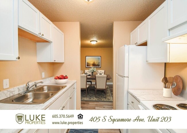 Building Photo - 405 S Sycamore Ave Unit 203