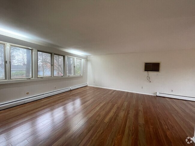 Building Photo - 139 Burleigh Dr Unit 1 Rental