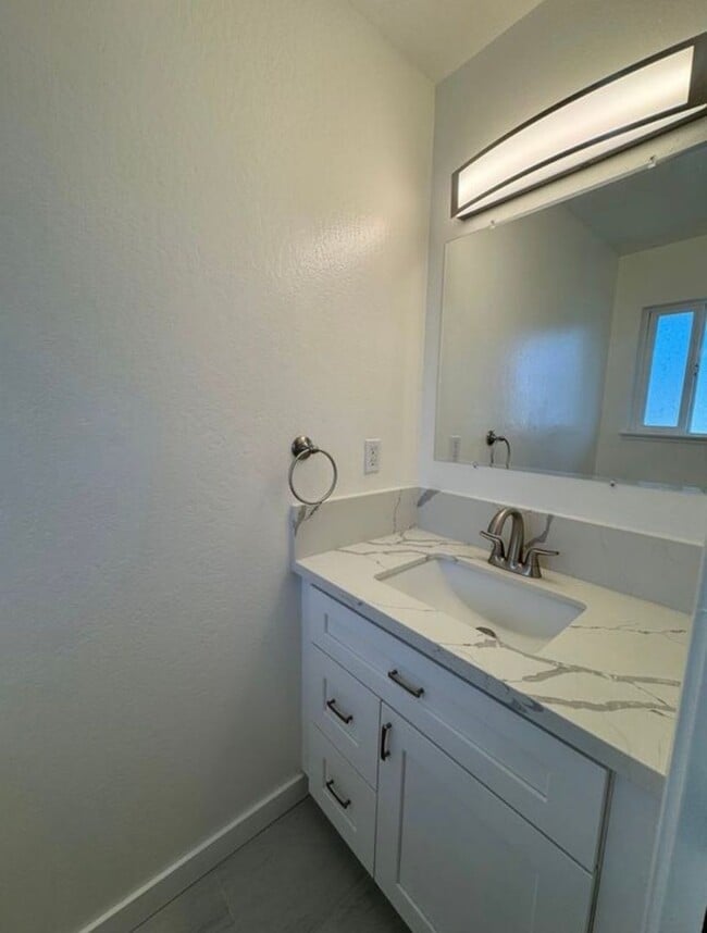Photo - 455 Plum St Unidad