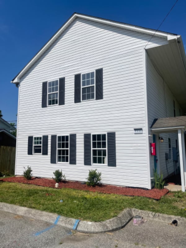 Building Photo - 3223 Summit Ave