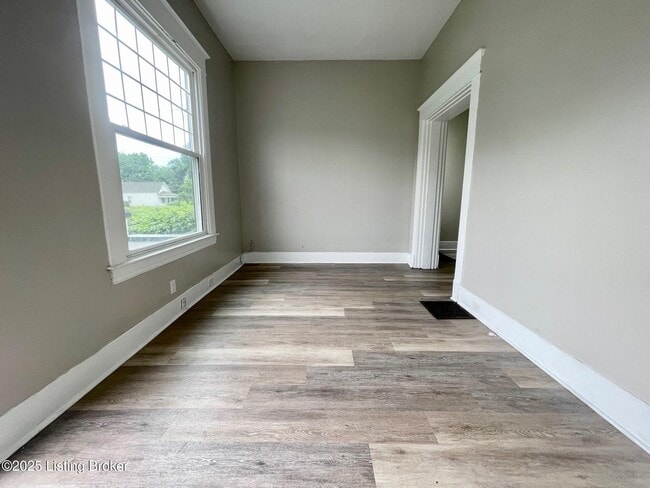 Photo - 1449 Beech St