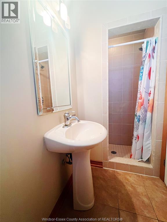 Photo - 916 Monmouth Rd