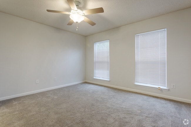 1BR, 1BA - 799 SF