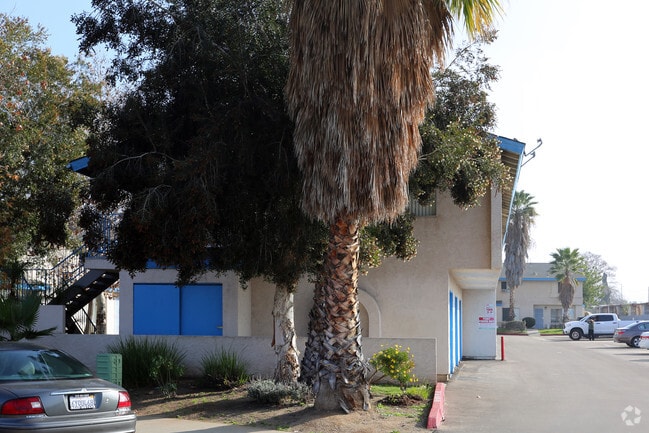 Photo - Peach Court Apartments