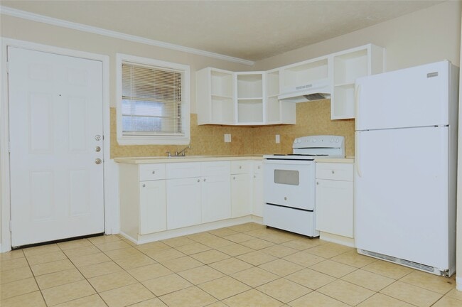 Photo - 123-123 W 6th St