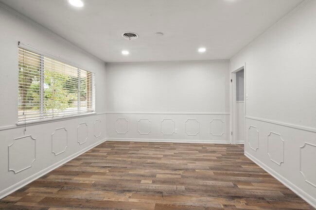 Building Photo - 205 Taft Ave