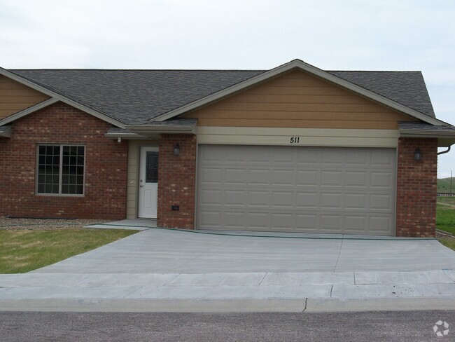 Building Photo - 2 BEDROOM | 2 BATH | TOWNHOME | GARAGE | S...