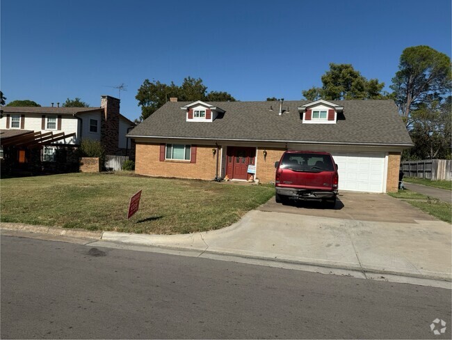 Building Photo - 1311 Cochise Dr Rental