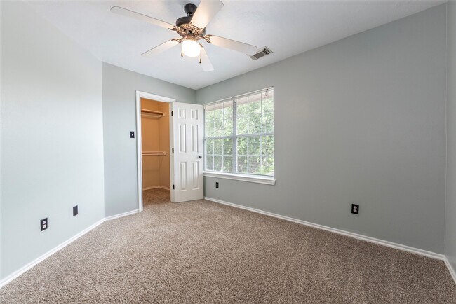 Photo - 336 Capella Oaks Ln