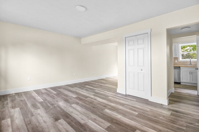 Photo - 453 S Laurel Rd