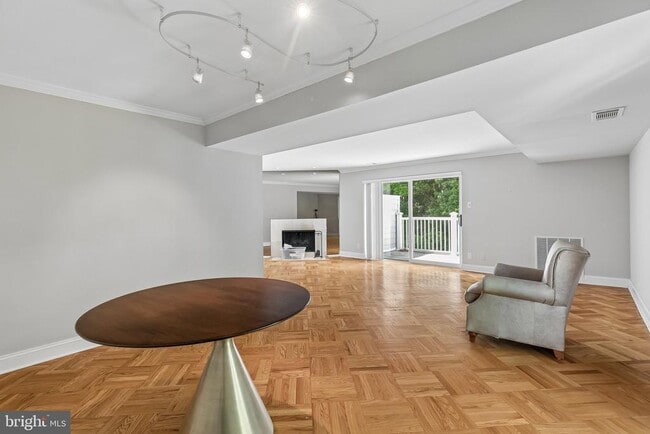 Photo - 1740 Oakwood Terrace