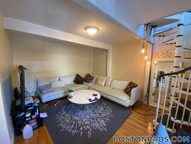 Building Photo - 259 Beacon St Rental