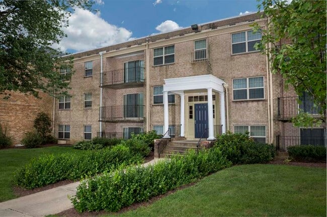 1, 2 and 3-bedroom apartments at Deerfield Run & Village Square North Apartments in Laurel, MD