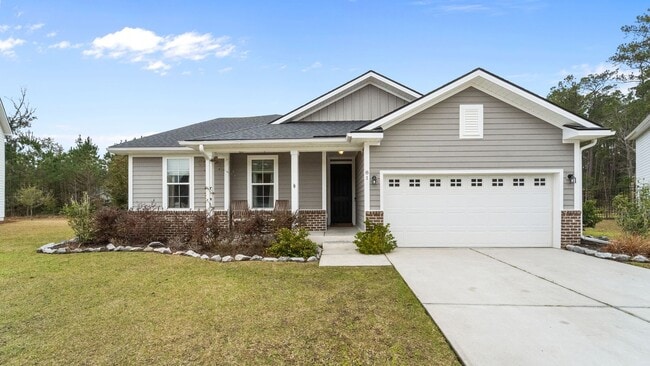 Building Photo - Spacious 6-Bedroom Waterfront Home in Richmond Hill, GA