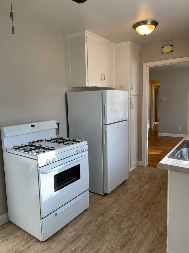 Photo - Dundee Village Rentals (820 N 46th St) Unit #2