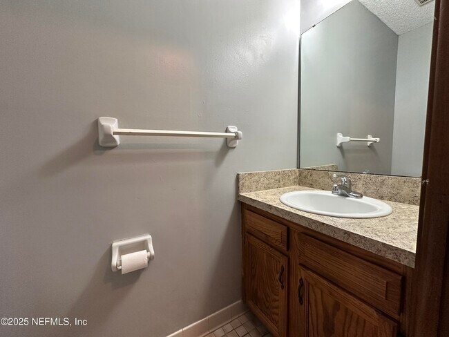 Photo - 1114 W Romaine Cir