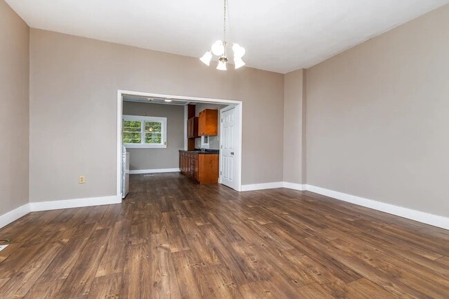 Photo - 639 Caledonia Pl