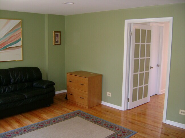 Photo - 2744 N Bosworth Ave Unit 3