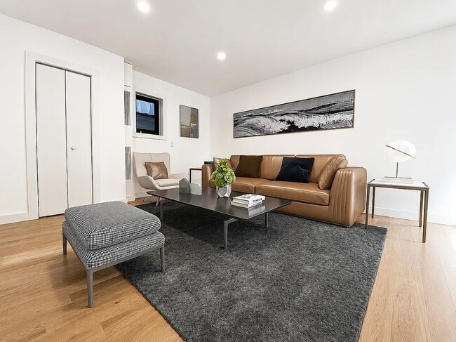 Building Photo - 406 W 39th St Unit 5R