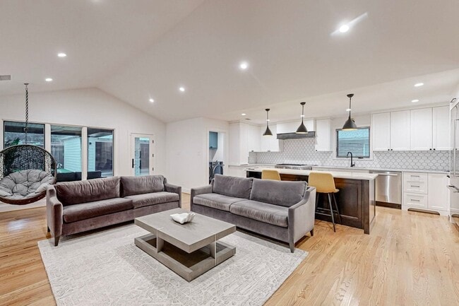 Photo - 4423 Springside Ln