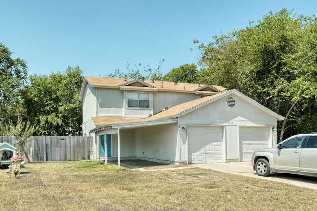 Building Photo - 6904 Deep Cir Unit B Rental