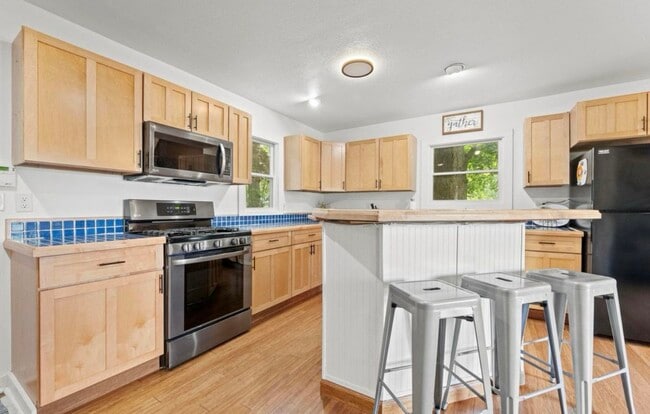 Photo - 80 Lane 585 Lake James