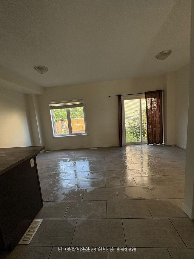 Photo - 10 Dufferin St